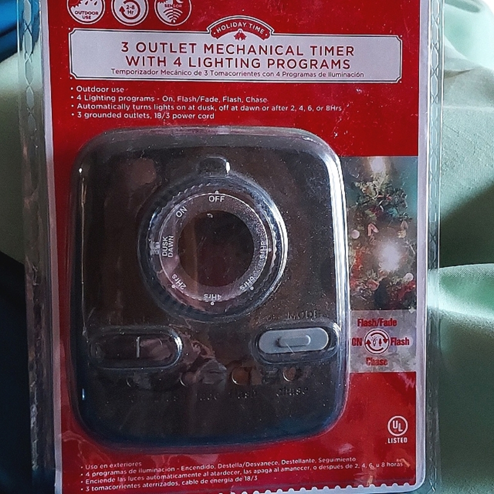 3 OUTLET MECHANICAL TIMER WITH 4 LIGHTING PROGRAMS